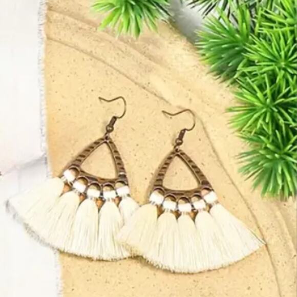 NEW White BOHO Tassel Earrings, Frayed Tassel Dangle Earrings - Picture 2 of 2